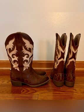 Classic Brown and Cream Western Cowboy Boots - Unbranded